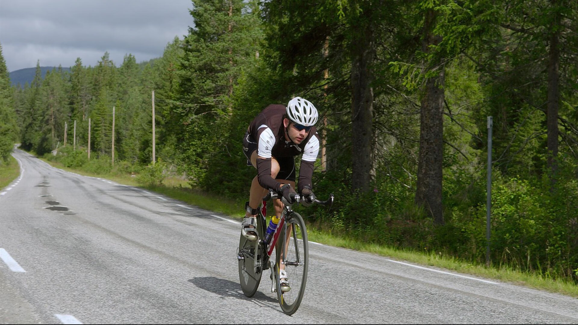 “高新区全民健身馆：短柄墙球比赛充满变数，选手智勇双全，惊艳全场”