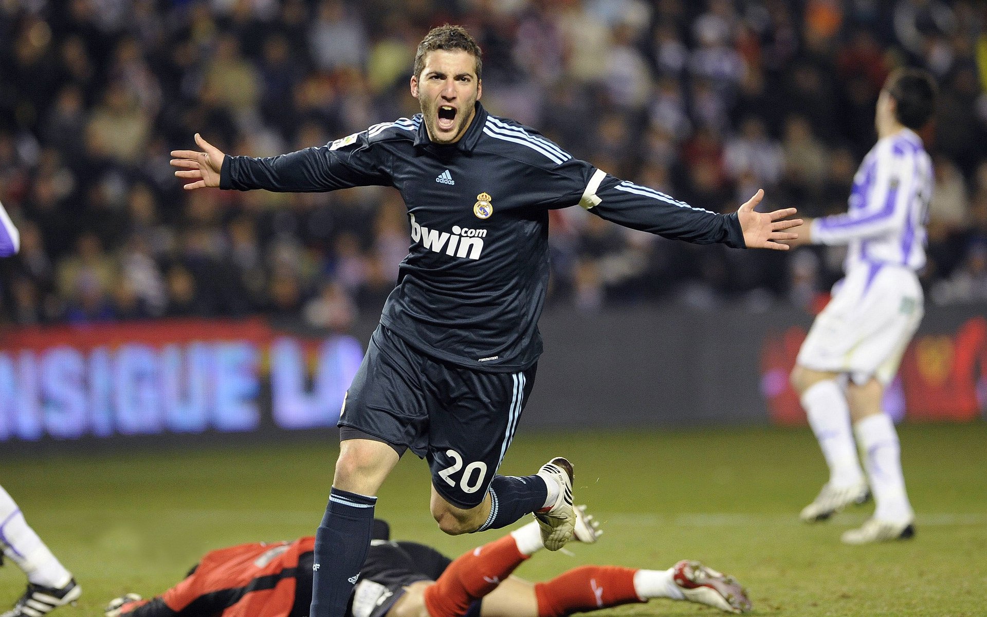 东亚杯中国青年队夺冠 球迷欢呼雀跃，东亚杯2020结果