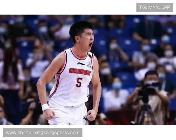 CBA王薪凯三分训练保持高效：突破自我，成为三分线上的杀手